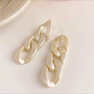 💎2/ $10-All jewelry💎 Chainlink Modern Chic Dangle Earrings